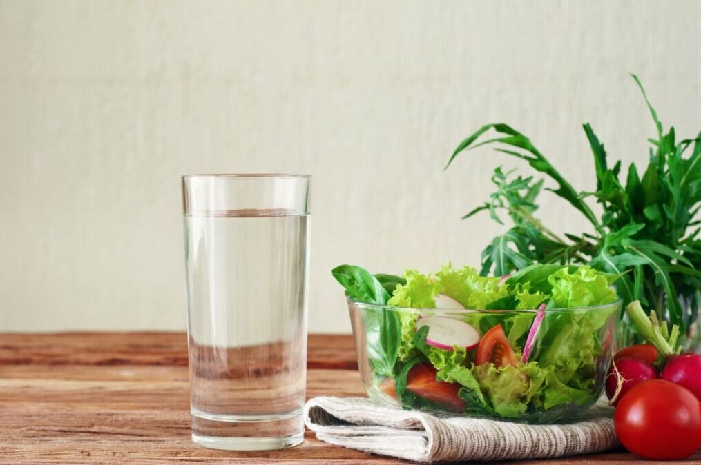 vand før måltider er essensen af ​​den dovne diæt